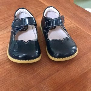 Only worn a few times. Excellent condition!